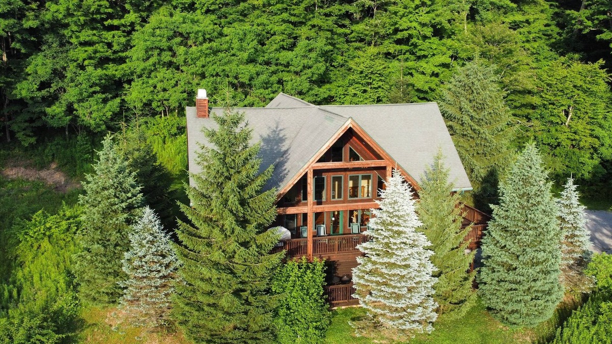 Slaty Fork Cabin | 5BR Chalet | Hot Tub Fire Pit Fall Retreat 3 Kings