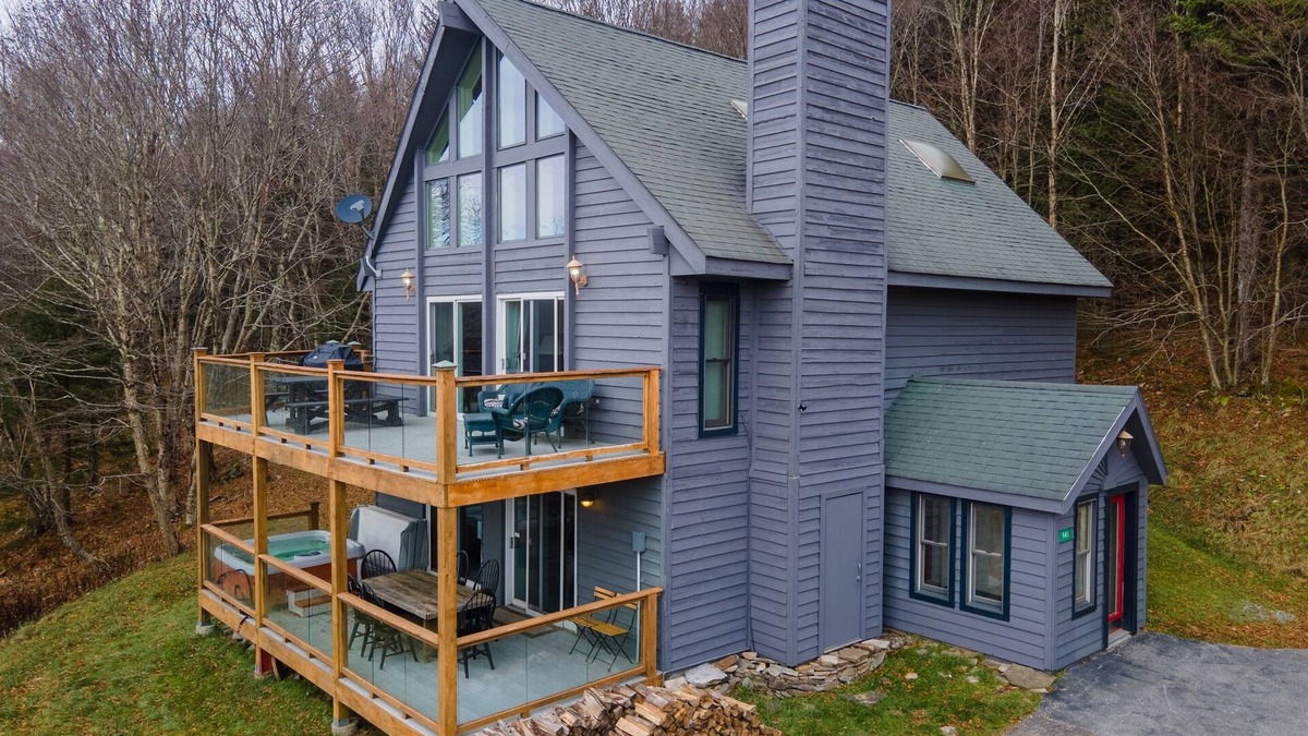 Snowshoe Ski Chalet | 5BR Chalet Stunning Views,Hot Tub,Walk to Slopes