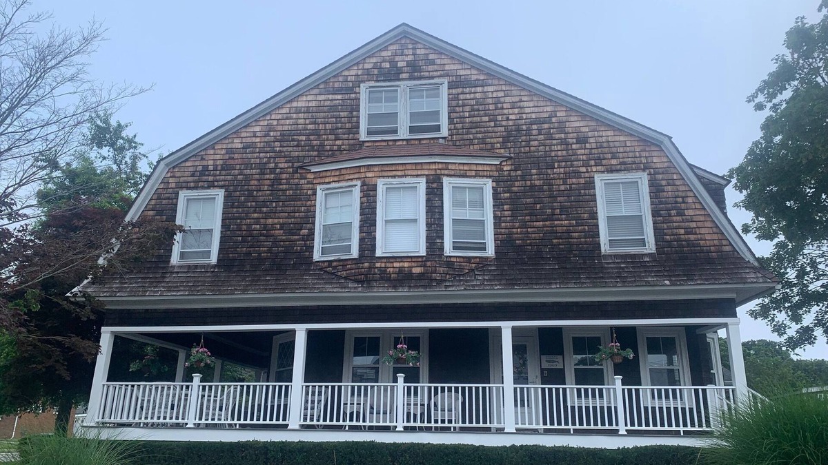 New London House | 5BR Charming Beach House with PRIVATE beaches in beautiful Neptune Park!