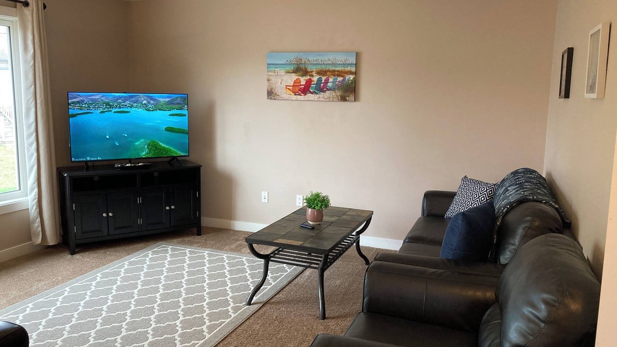 Pouce Coupe House | ❤️ 5br Crew House: Large, Bright, Fully Stocked, near Dawson Creek