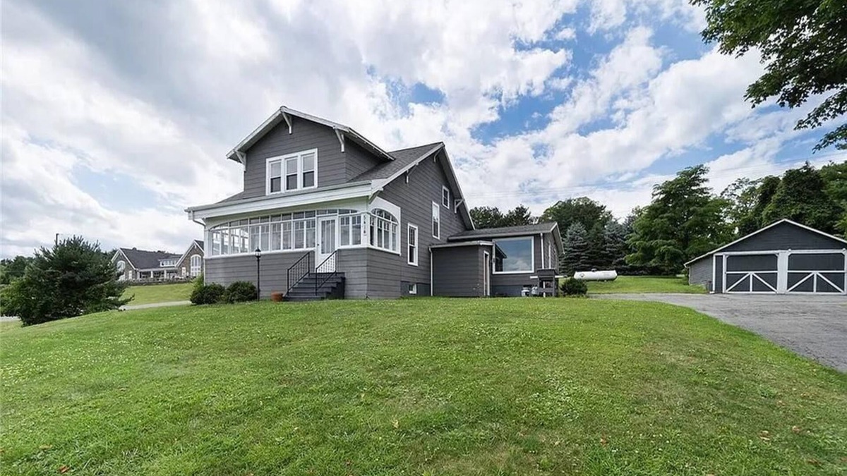 Dundee Other | 5BR Farmhouse Fall Escape on Seneca Lake Wine Trail