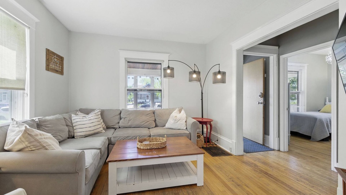Midway House | 5BR Gem Near Allianz Field + Theater & Backyard