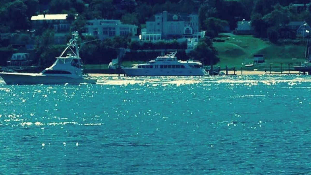 Rumson Condo | 5BR Home Amazing VIEWS, 2Family Unit Private Beach