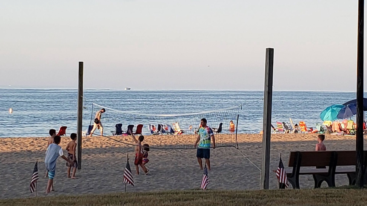 Huron House | 5BR home in Old Homestead 1 with Private Beach. 10 min. to Cedar Point, Huron OH