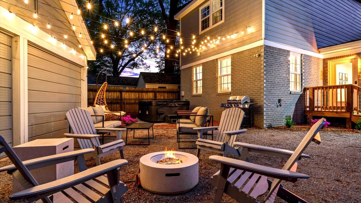 Joffre House | 5BR | Hot tub & Pool table | Mins to Beale