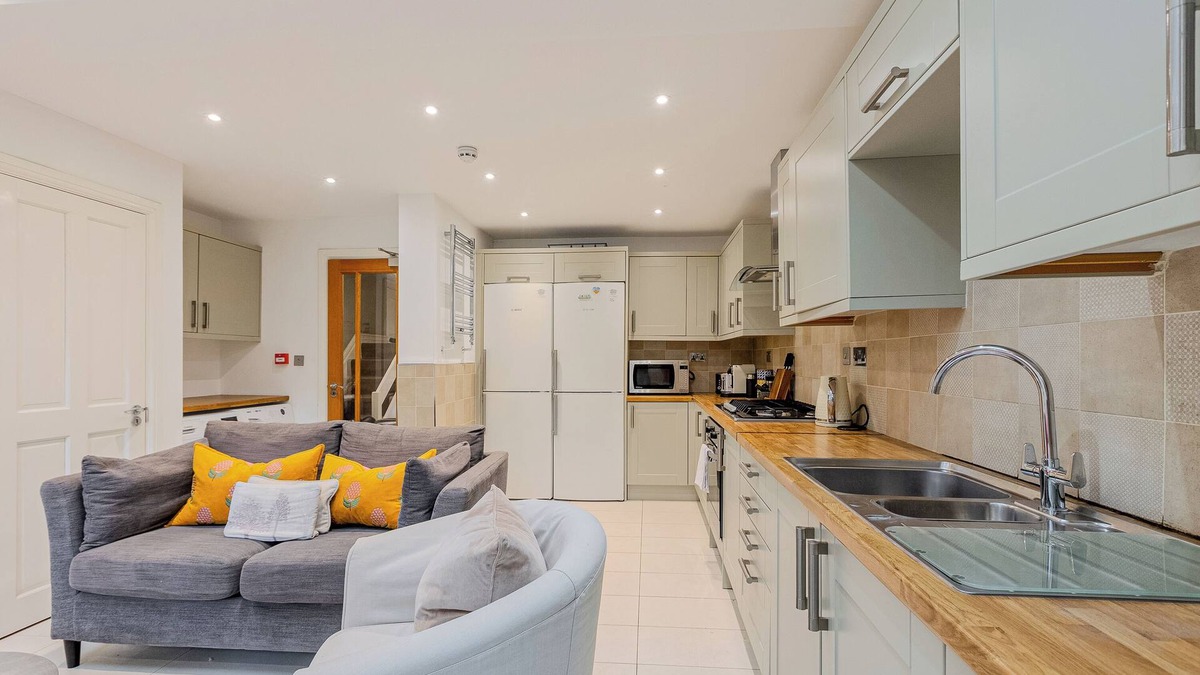 Arnos Grove House | 5BR house w parkng&garden, 5mins New Southgate Street