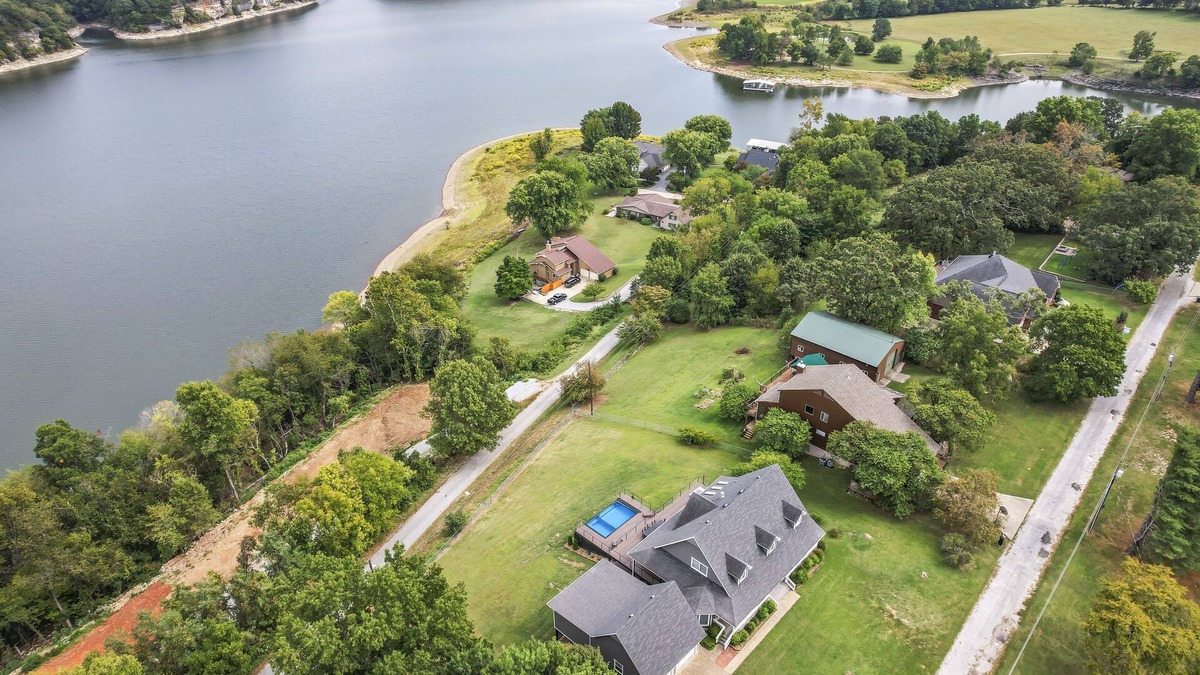 Springdale House | 5BR Lake Views with Heated & Chilled Pool & Hot Tub. Centrally Located