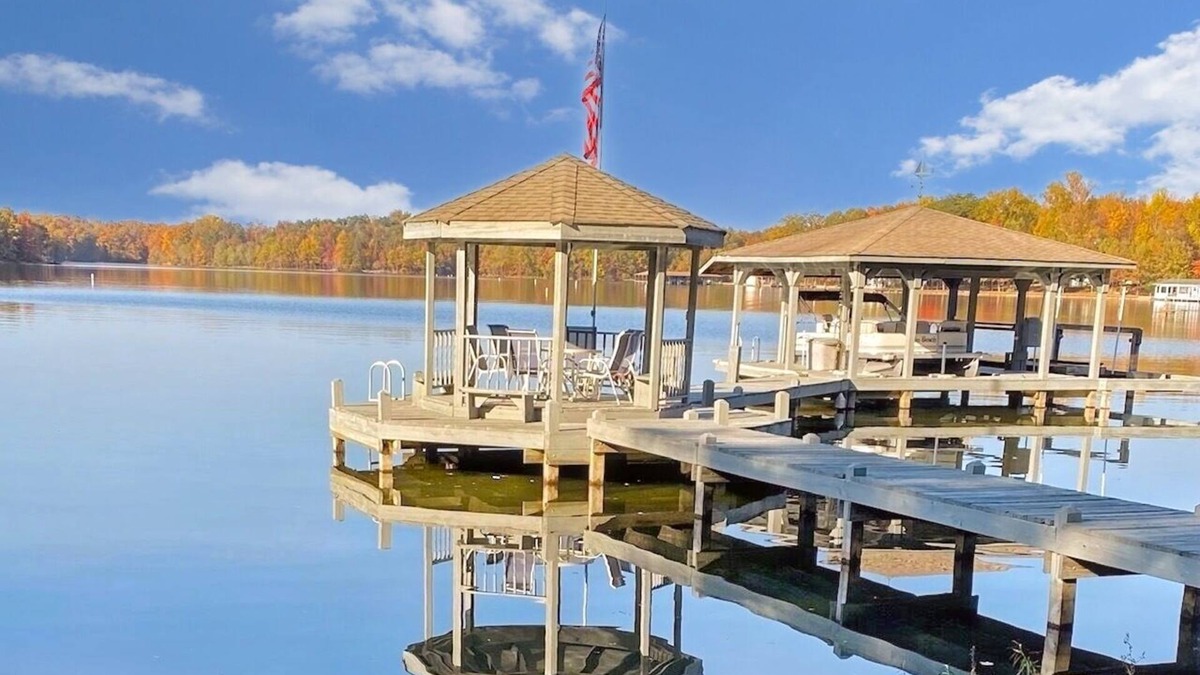 Bumpass House | 5BR Lakefront Lake Anna, Boat Dock, Beach, Views