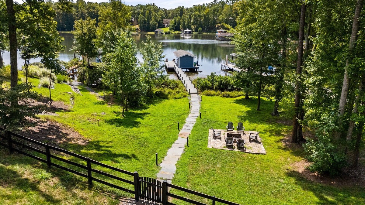 Mineral House | 5BR Lakefront Lake Anna, Dock, Views, Deck, Movies
