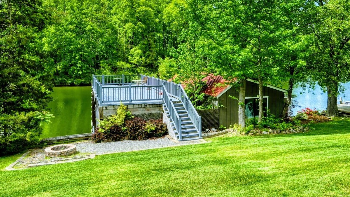 Mineral House | 5BR Lakefront Lake Anna with Dock, Deck, Fire Pit