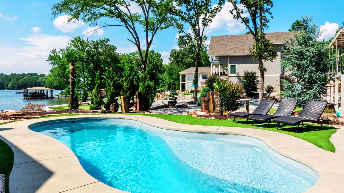 Hot Springs House | 5BR Lakefront With Private Pool, Hot Tub, Putting Green, Arcade, Stunning Views