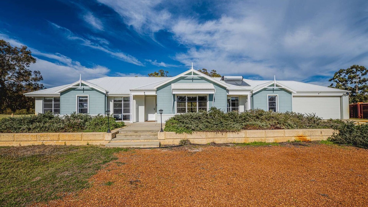 Lake Clifton House | 5BR Large Country Retreat on 40Ha Near Lake Clifton