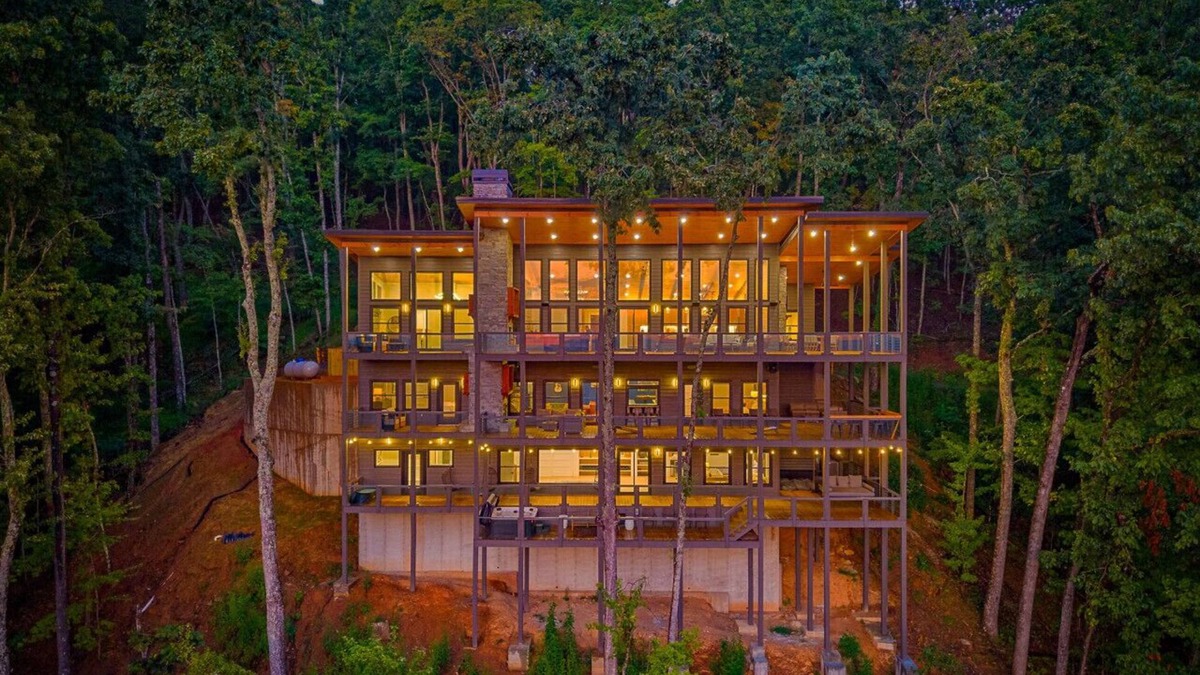 Mineral Bluff House | 5BR+ Luxe, 180 Views, Spa, Sauna