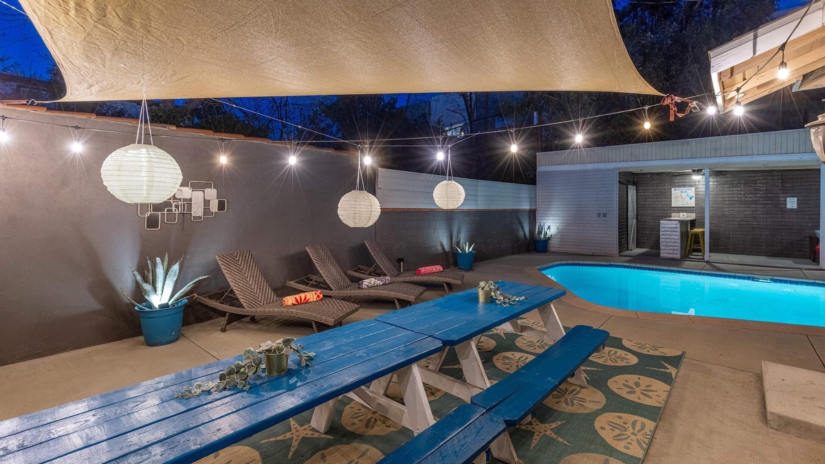 NoHo Arts District House | 5BR NoHo Fun in the Sun! Pool, Cabana & BBQ!