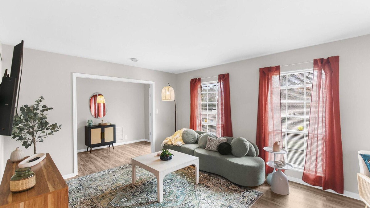 Glen Iris House | 5br Retreat: 4mins to UA - BBQ - Firepit - Games