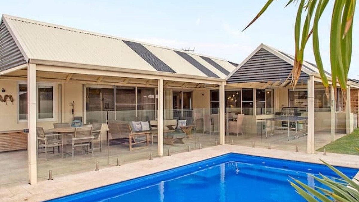Mullaloo House | 5BR Retreat: Pool, table tennis & Pure Relaxation!