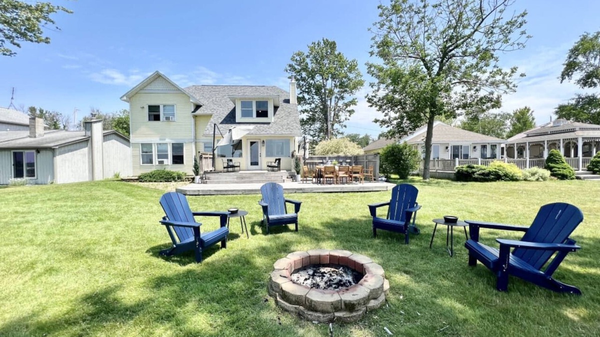 Sandy Creek House | 5BR Sandy Pond MAIN LAKE HOUSE | Dock | Fire Pit | Pets