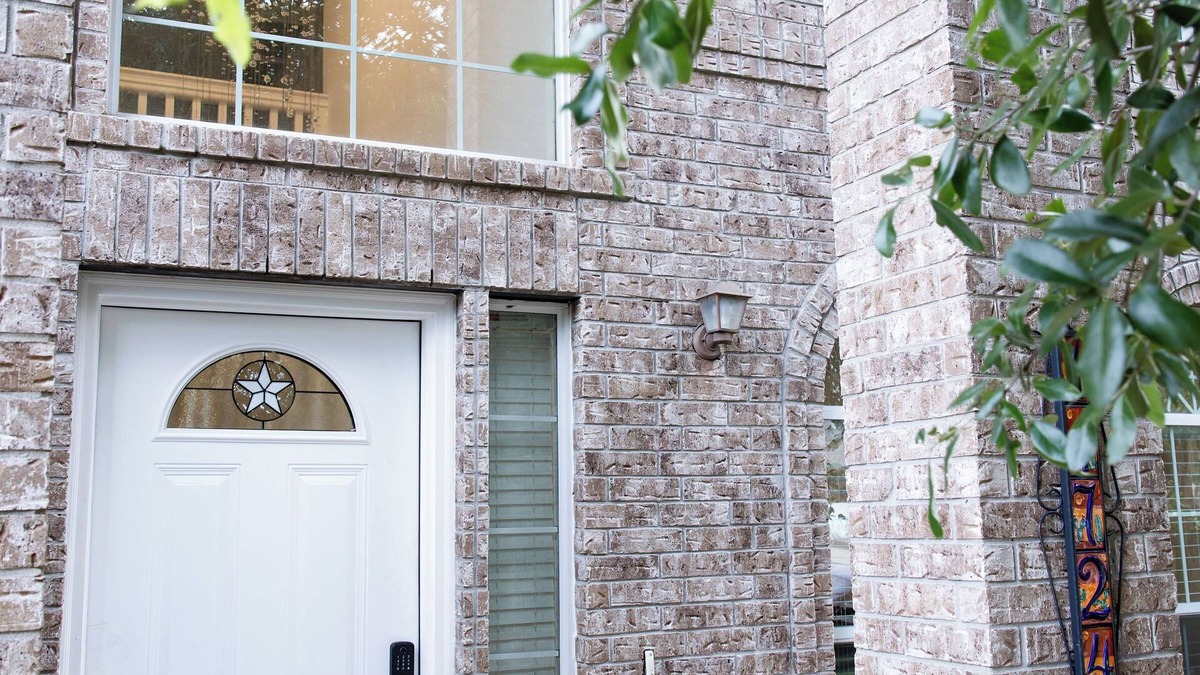 Manor House | 5BR Spacious Modern Luxury Home + Garage