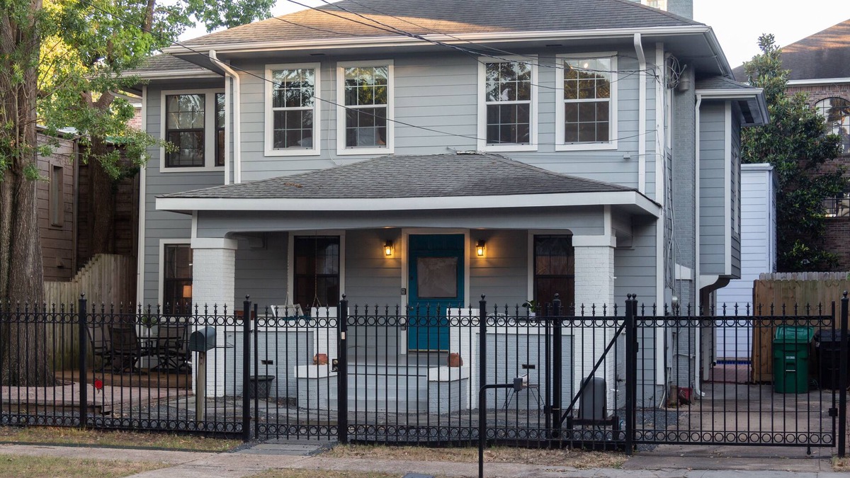 Neartown House | 5BR The Hera! Luxury Mansion in Montrose w/Pool!