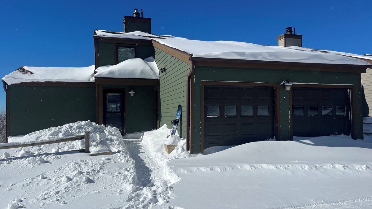 Snowshoe House | 5BR townhome close to slopes and village, EV charger