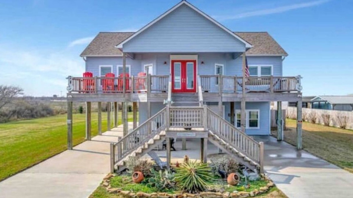 Port Lavaca House | 5BR Waterfront Paradise I Fish, Relax & Unwind