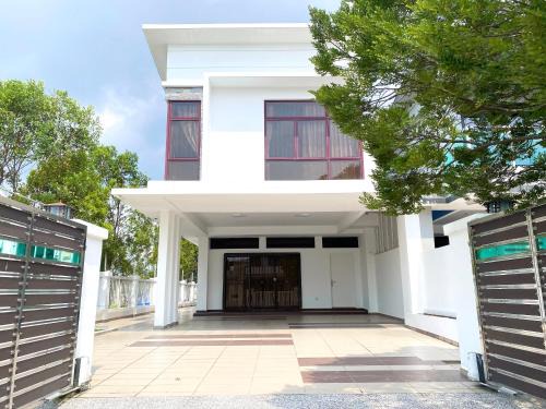 Sekudai House | 5BR5B in Skudai, 15mins to UTM&Sutera, 7-16pax, WiFi