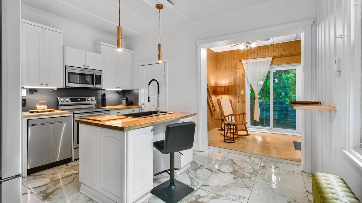 Montreal-Est Cottage | 5BRD Cozy cottage in Montreal w/car park