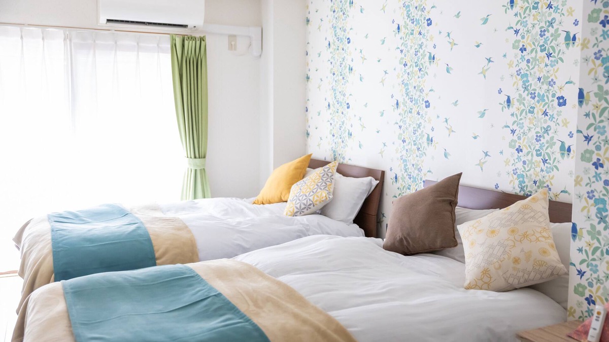 Dotonbori Apartment | 5F 5-minute walk from Kuromon Ichiba and Dotonbori/10-minute walk from Shinsaibashi Namba/Convenience store nearby/Luggage storage available in front of IN/Family welcome/Good access to Kyoto, Nara and Kansai Osaka Expo/Wi-Fi available