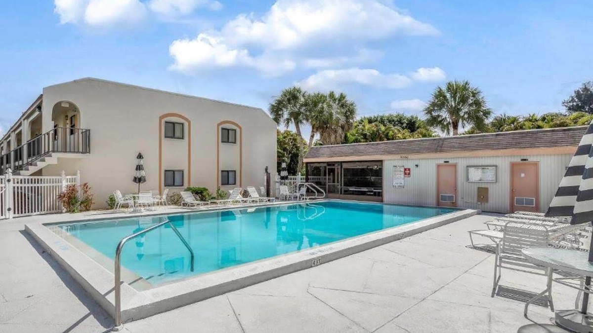 Iona Condo | 5Mi to Beach! Pool Quiet Unit Tennis Lanai Laundry Parking #MISSION DESTINATIONS