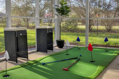 National Hills House | 5min drive to AN Golf Club l Pet-Friendly l Big Backyard, BBQ & Fun Activities