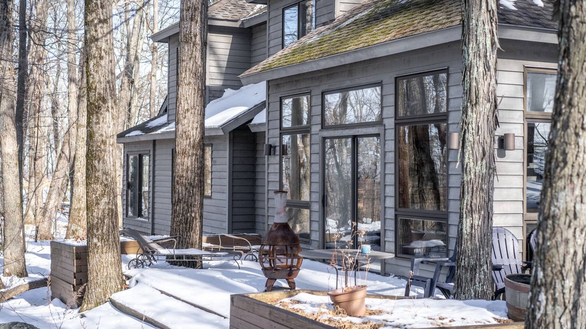 Chestnut Springs House | 5min to Ski! Bedroom w/o Steps Golden Tee Sun Room