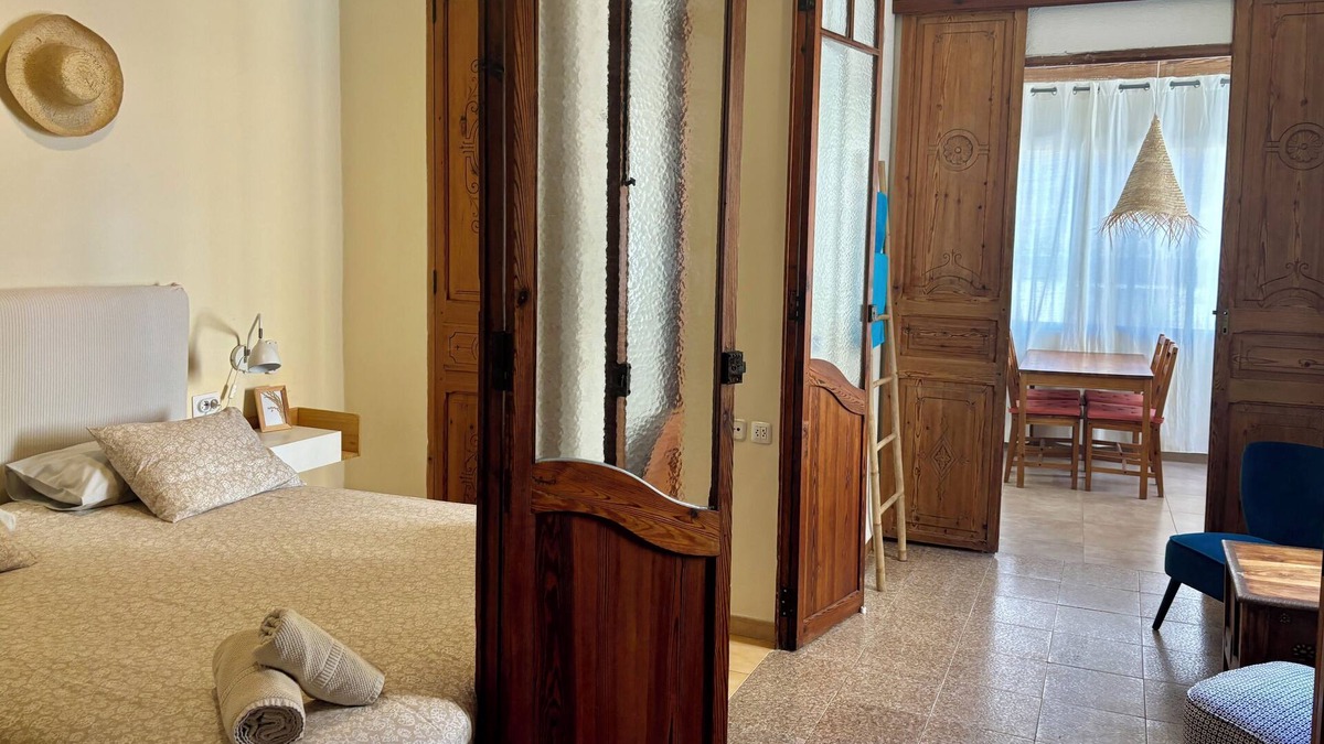 El Cabanyal Apartment | 5min to the beach, old fisherman's house, high-speed Wifi