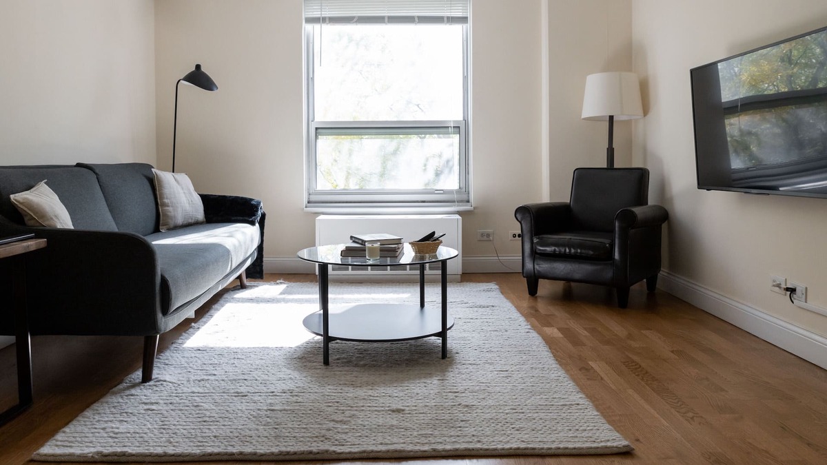 Ravenswood Apartment | 5min to Wrigley, Aragon | Quiet Workdesk | Zencity
