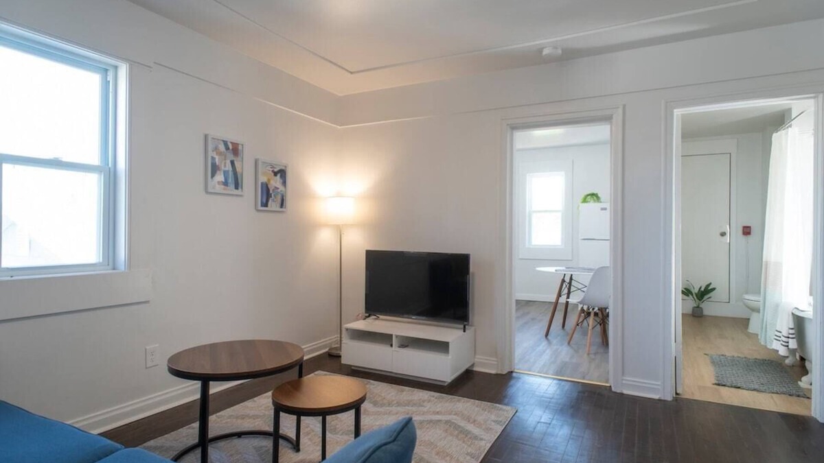 Thunder Bay Apartment | 5mins to Airport, Netflix, Wifi, Parking