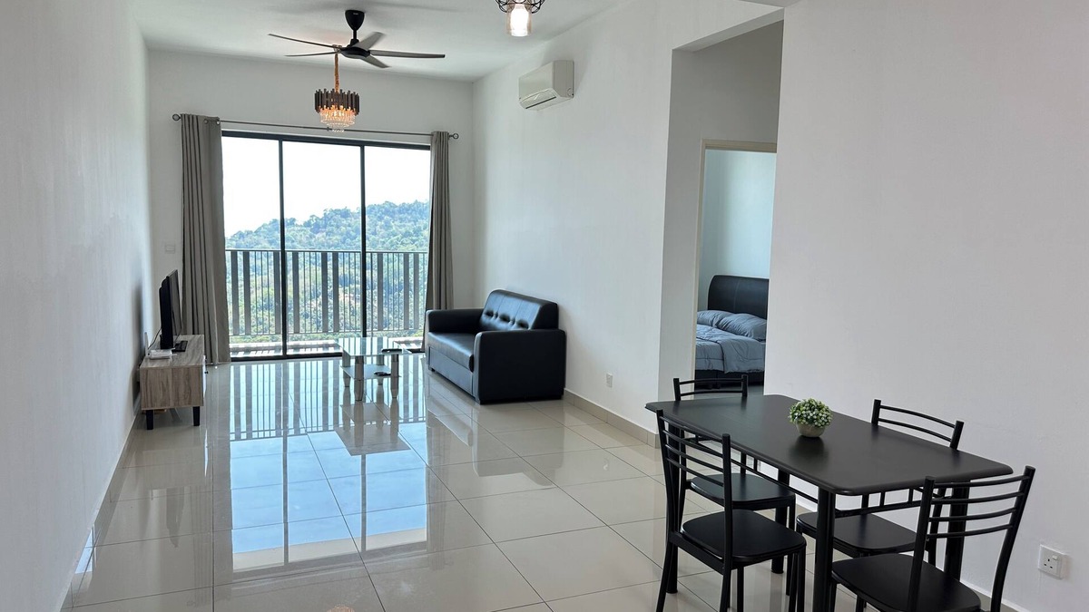Bayan Lepas Condo | 5mins to Penang airport.Charming 3-bedroom condo.WiFi in delightful Bayan Lepas