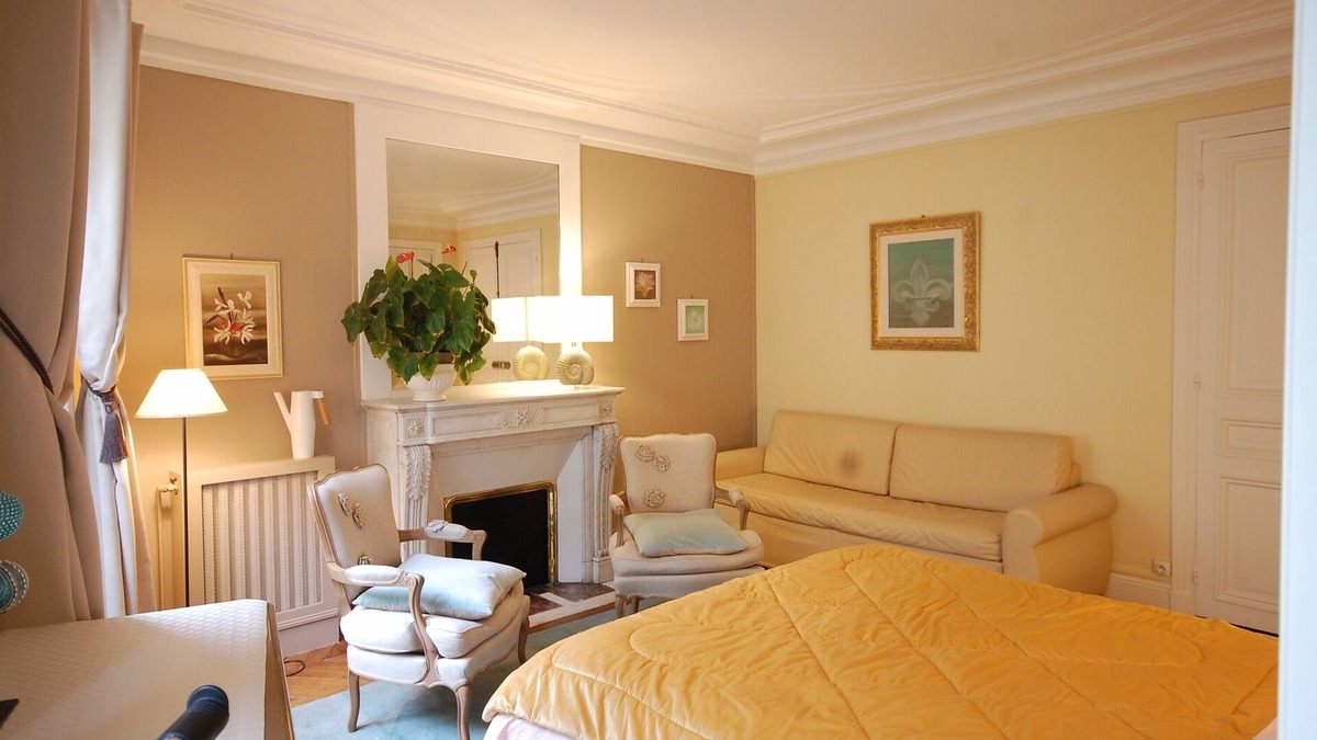 8th Arrondissement Apartment | 5mn to Champs Elysées, 1077sq.f apartment, 02 bedrooms, 02 BR, 02 WC, elevator