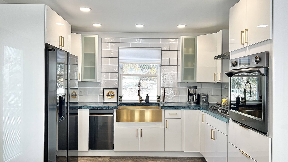 Marlborough House | 5STAR BrandNew HOME in greater BOSTON area w/parking, wifi, 5Beds2Baths