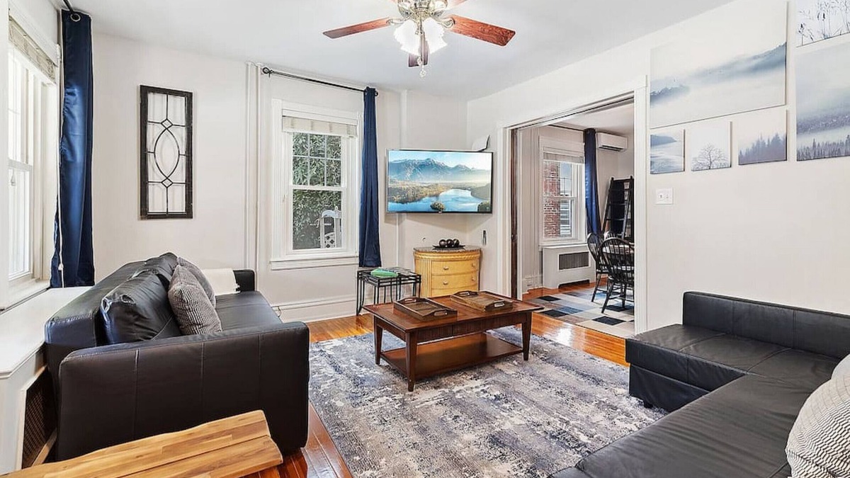 Bryn Mawr House | 5Star:King,Parking,AC,Deck,Train,Uni,Hospital
