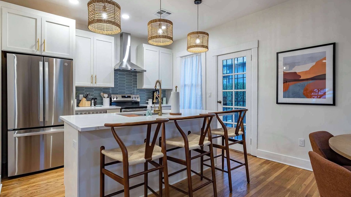 West University House | 5th Avenue Bungalow by Velo