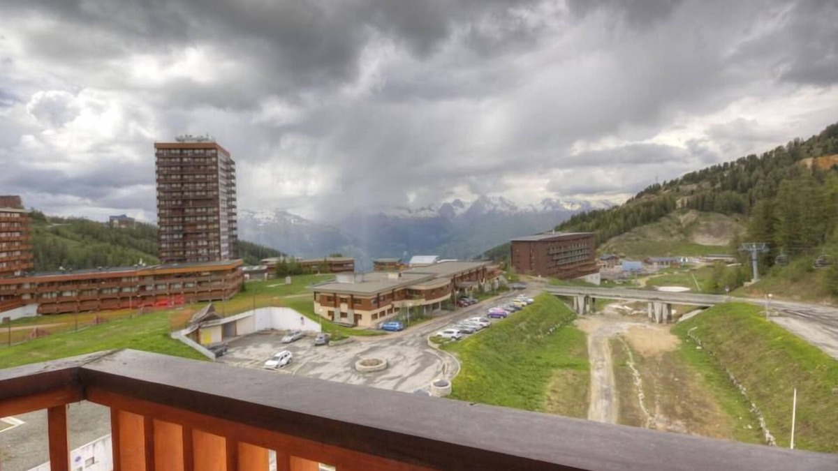 Plagne Centre Apartment | 5th floor, view mountain, balcony, tv, ski locker, 16m², La Plagne
