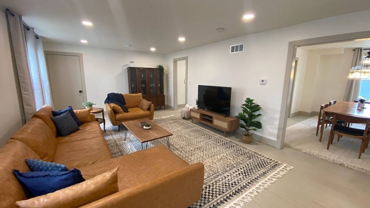 Fairport Harbor House | 5th St Getaway · Totally renovated large family getaway! King bed
