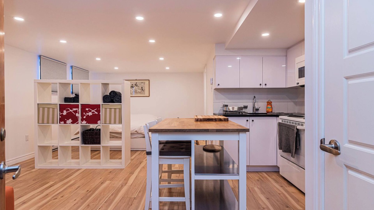 Cote-Saint-Paul Apartment | 5tudio@Jolicoeur Bright Basement- Only 15 Minutes to Montreal via Jolicoeur Stn