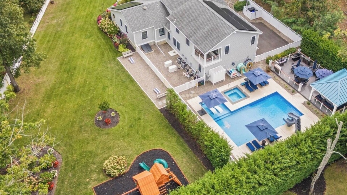 Cape May Court House House | 6,000 Sq.ft. 18 Guests, 7-Bed, 6-Bath, Pool, Spa, Outdoor Kitchen, Garden, WIFI.