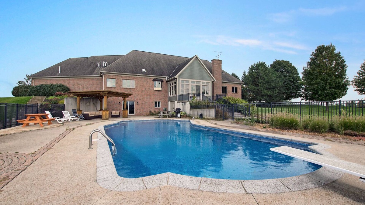 Hamilton House | 6,000 SqFt -10 Acres, Basketball Court, Game Room, Heated Pool, Arcades,Privacy!