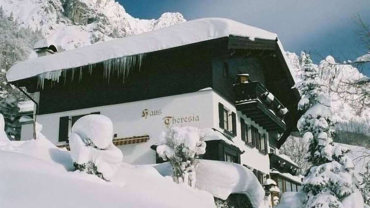 Langen Apartment | 6-12 Pers (Arlberg-near Lech/Zür/St Anton/St Christoph/)-4 rooms with ensuites