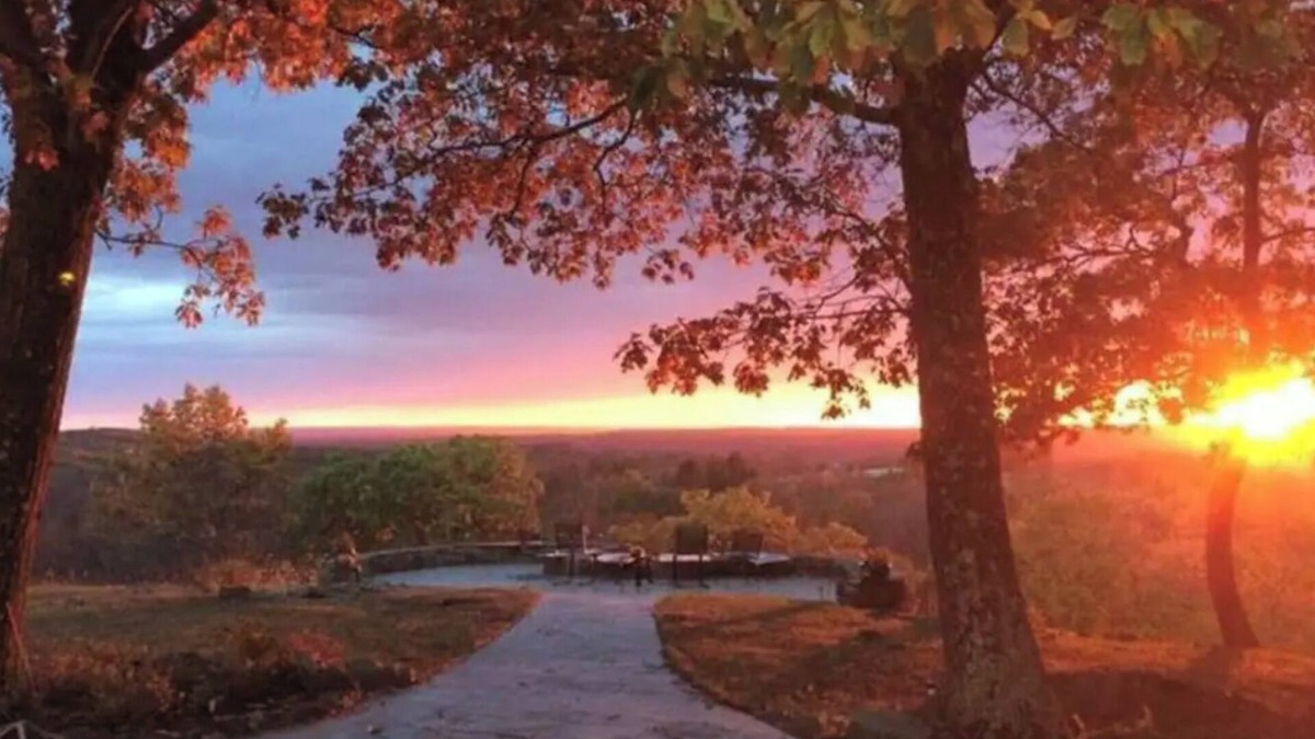 Woodbury House | 6-Acre Luxurious Country Home with Goddess Point Lookout