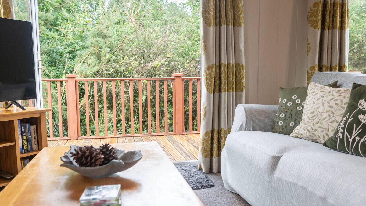 Mullacott Cabin | 6 Atlantic Crescent Lodge - 2 Bed-Sleeps 4-TJS6AC
