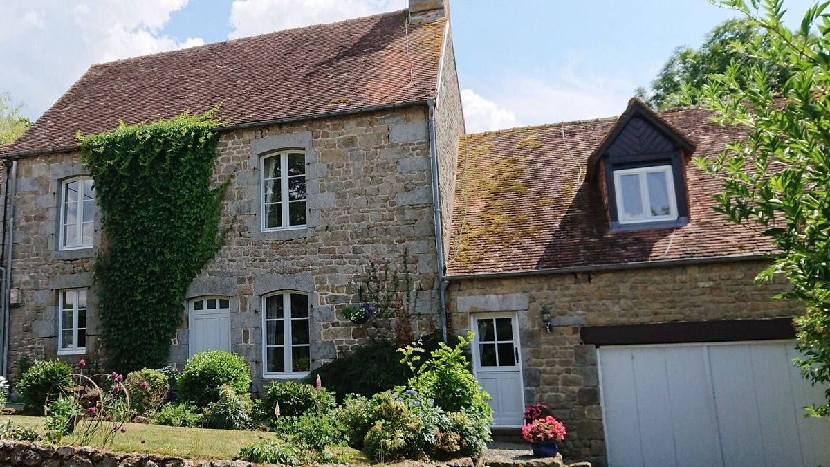 Saint-Sauveur-de-Carrouges House | 6-Bed Farmhouse, Sleeps 13, Pool & Pet Friendly