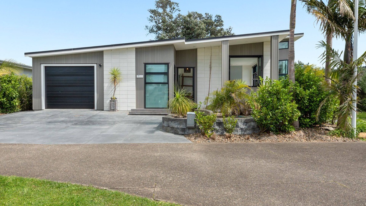 Waihi Beach House | 6 Bdrm Luxury Beach Getaway