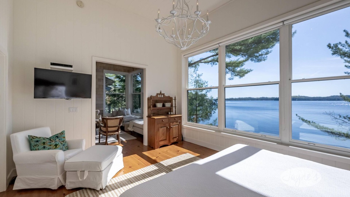Muskoka Lakes Cottage | 6 bed, 3 bath cottage on South Lake Joe, Privacy and sunrises!